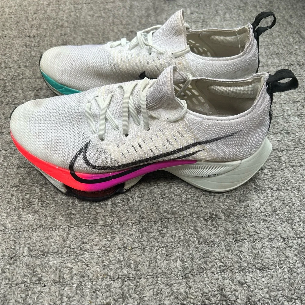 Nike Air Zoom Tempo Next% Flyknit Women’s Size 8.5 (White/Hyper Violet)